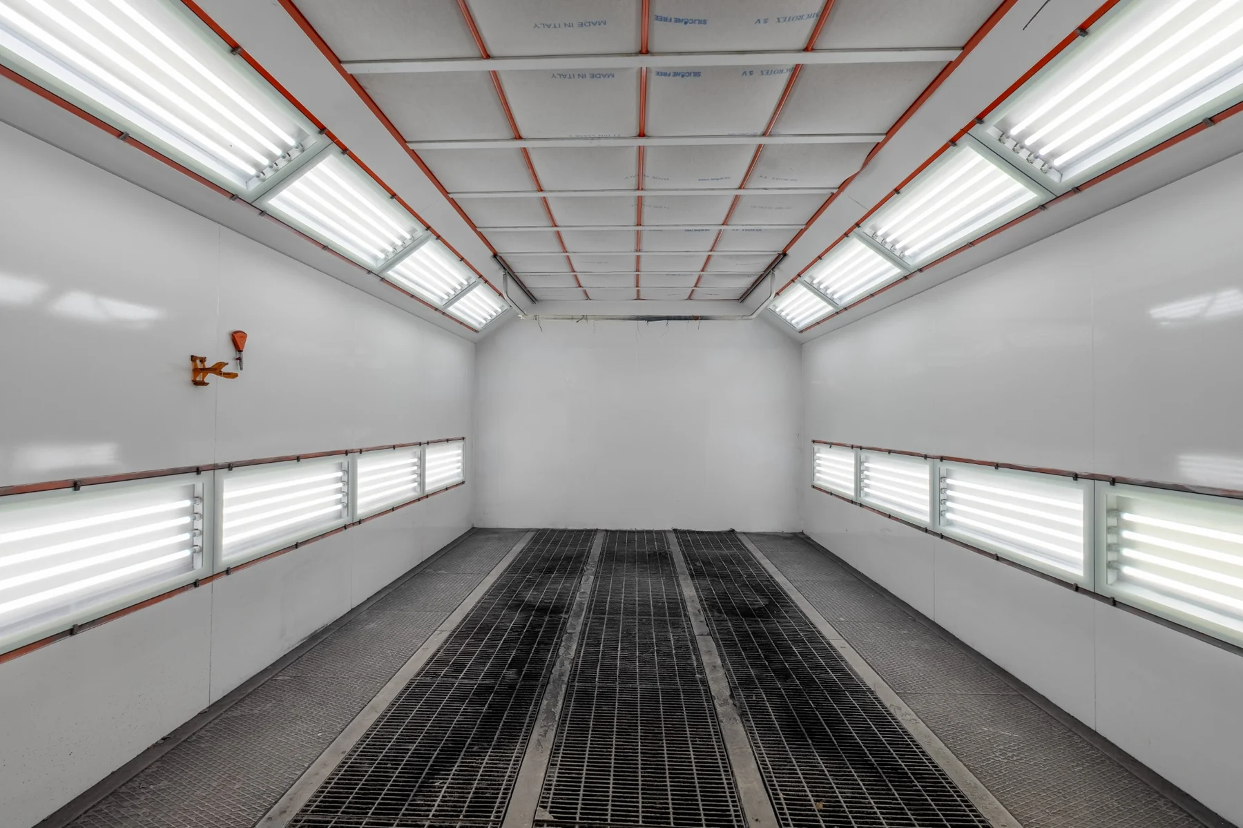 Forno di verniciatura di Autocarrozzeria Duemila