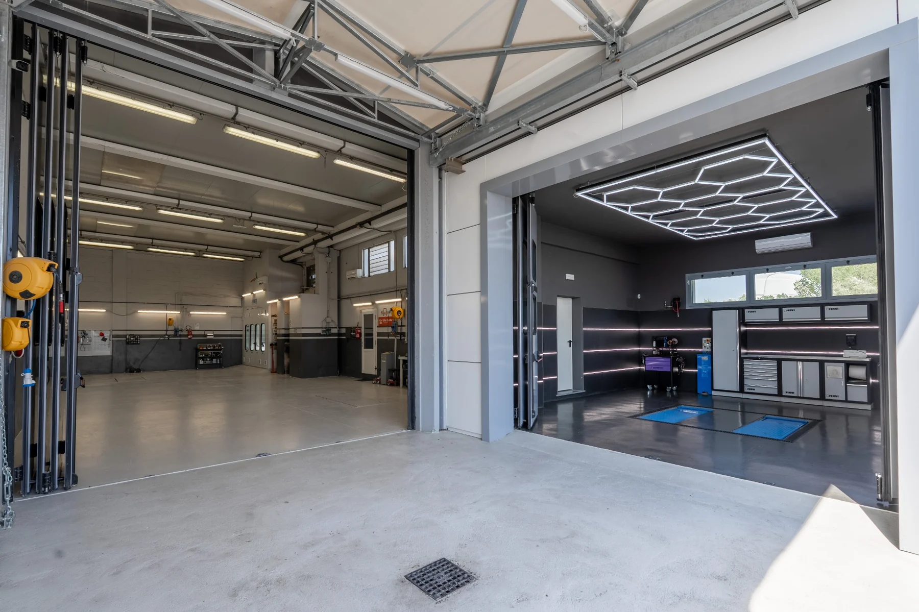 Vista dell'accesso alla struttura di Autocarrozzeria Duemila